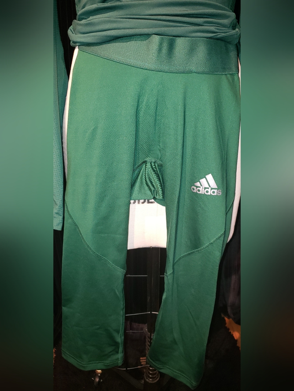 NWT dark Green 3/4 Adidas Techfit Leggings Small
